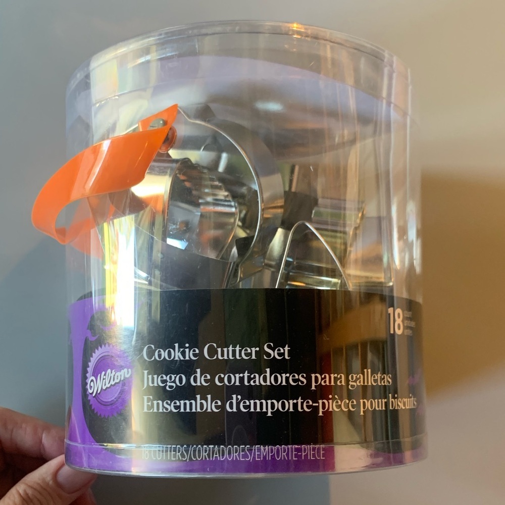 Wilton Halloween Fall Cookie Cutter Set 18 Like New Holiday Shapes